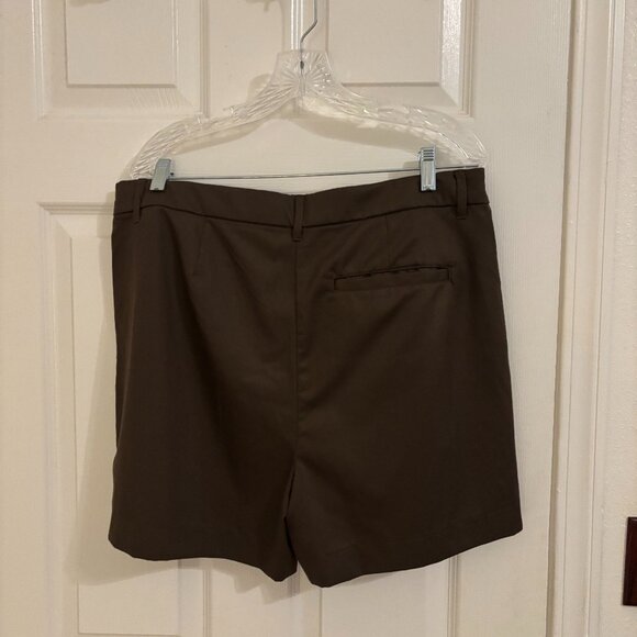 Old Navy Trouser shorts - Large - Picture 2 of 6